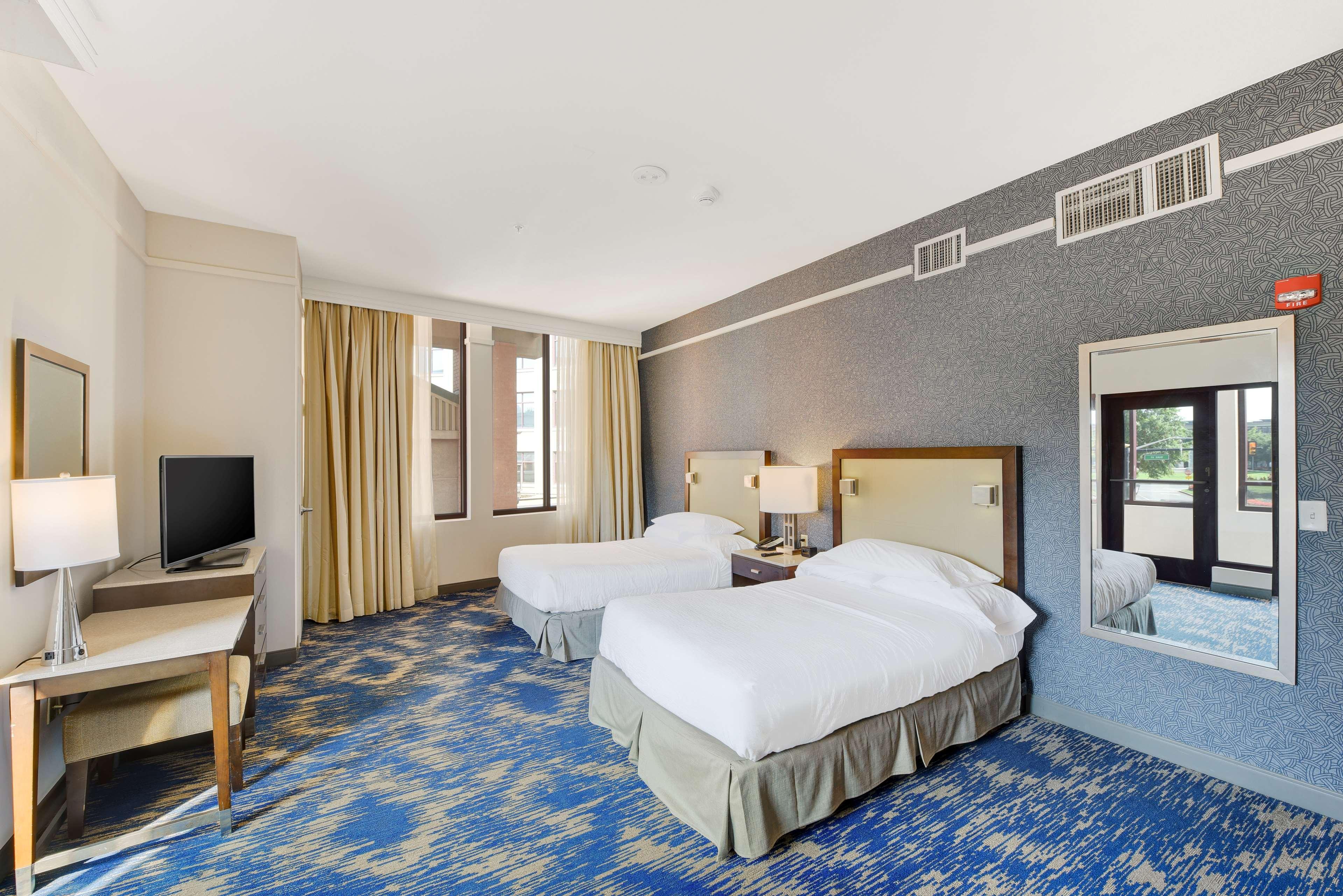 Embassy Suites By Hilton Alexandria Old Town Buitenkant foto