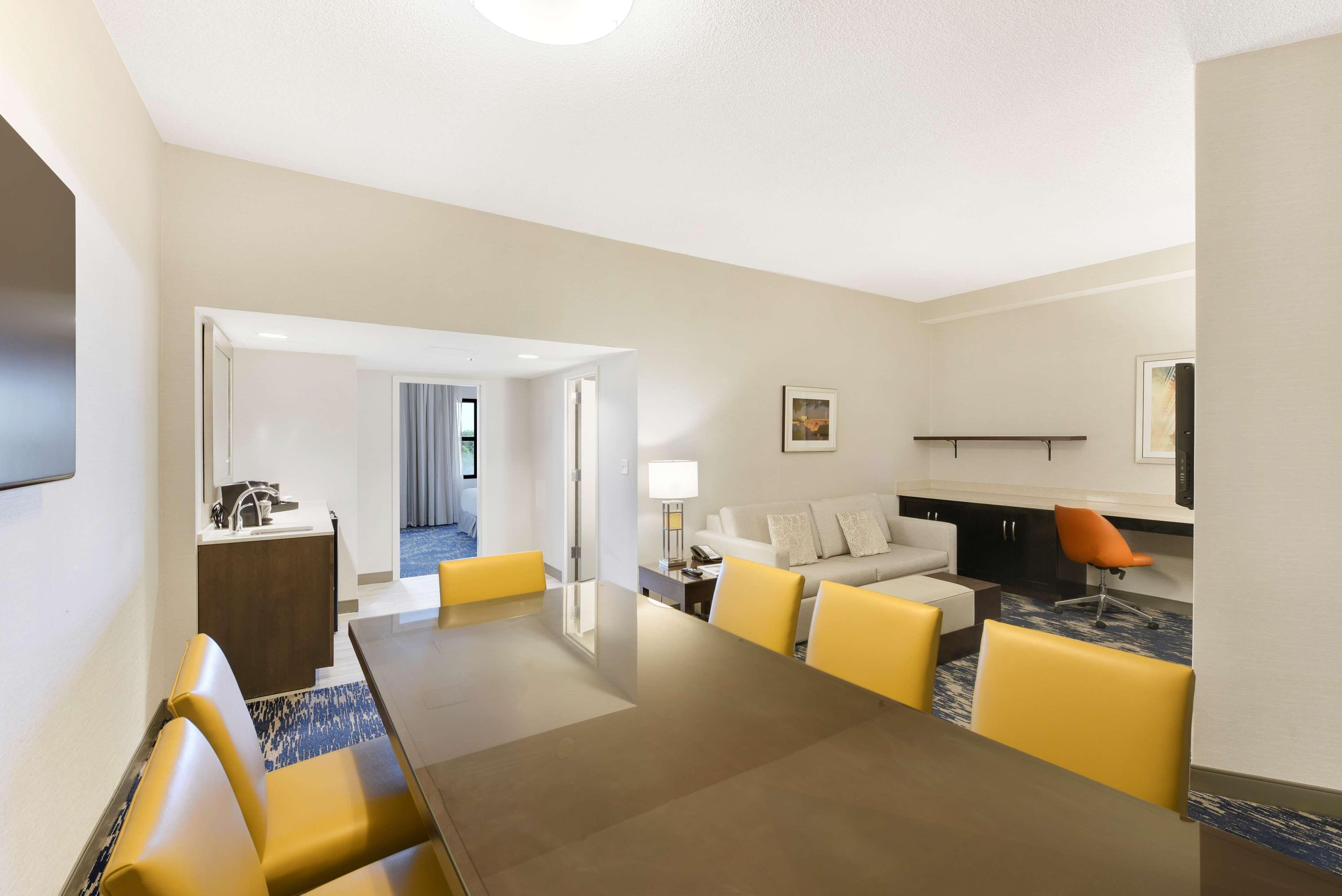 Embassy Suites By Hilton Alexandria Old Town Buitenkant foto