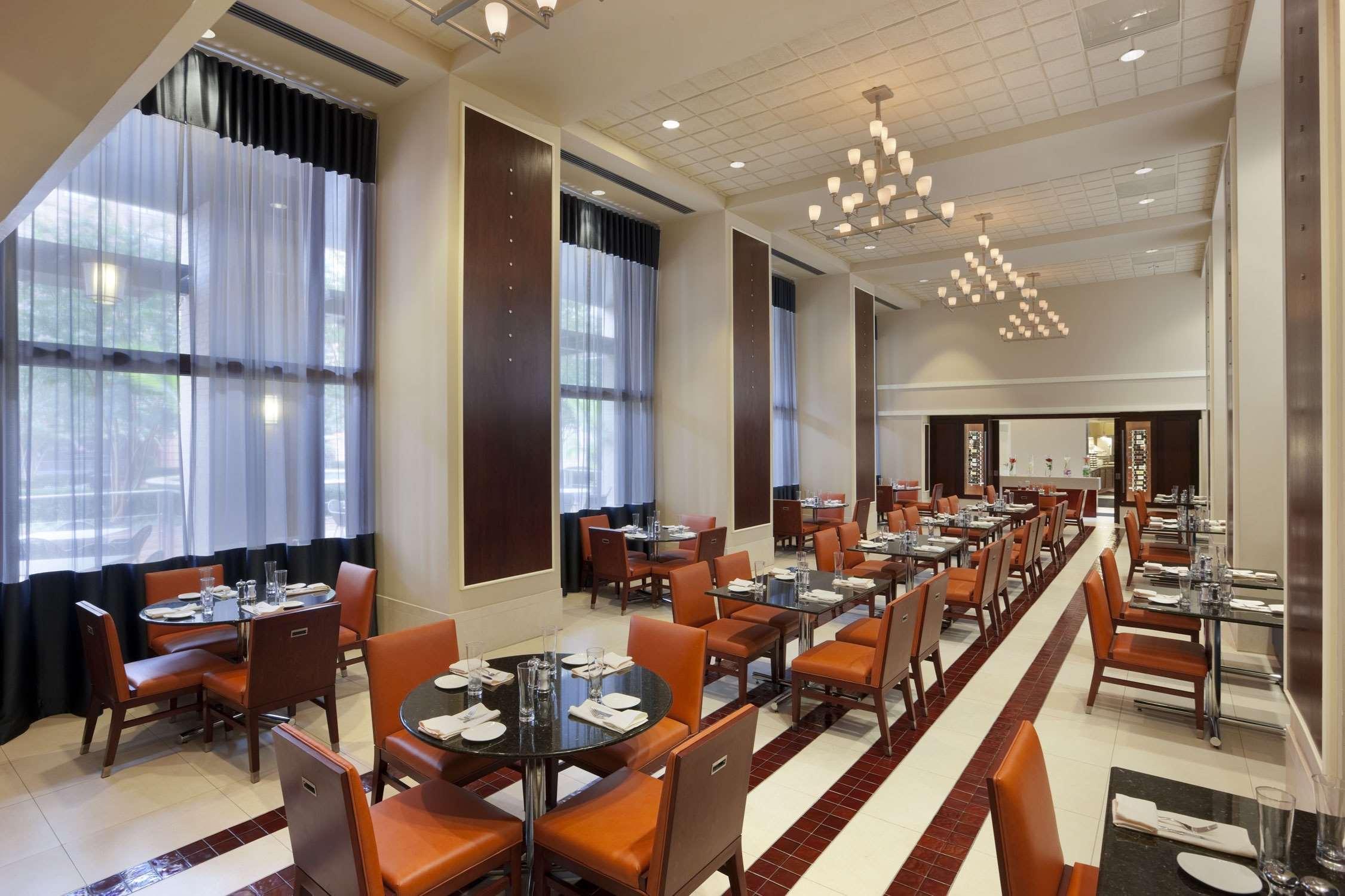 Embassy Suites By Hilton Alexandria Old Town Buitenkant foto