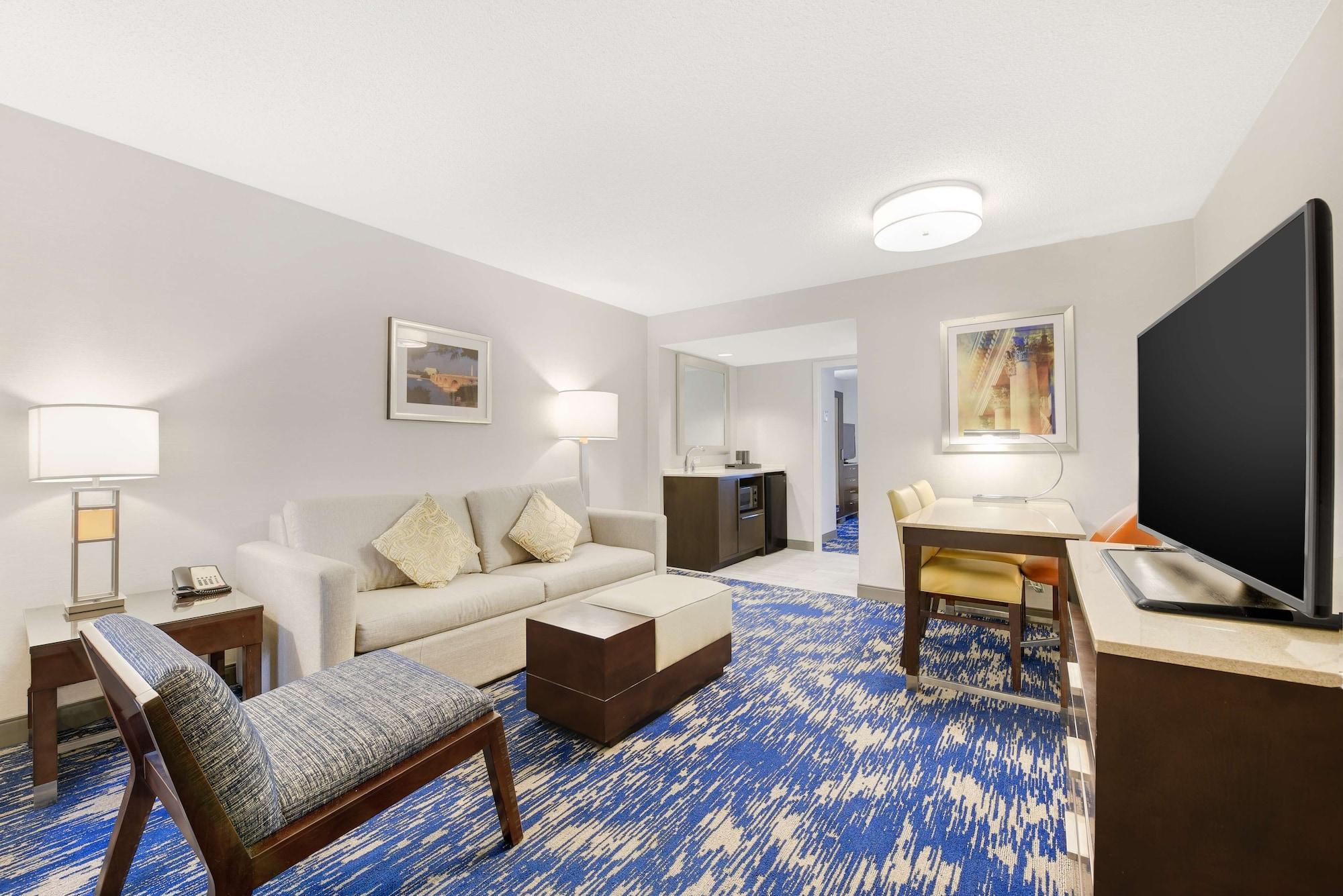 Embassy Suites By Hilton Alexandria Old Town Buitenkant foto