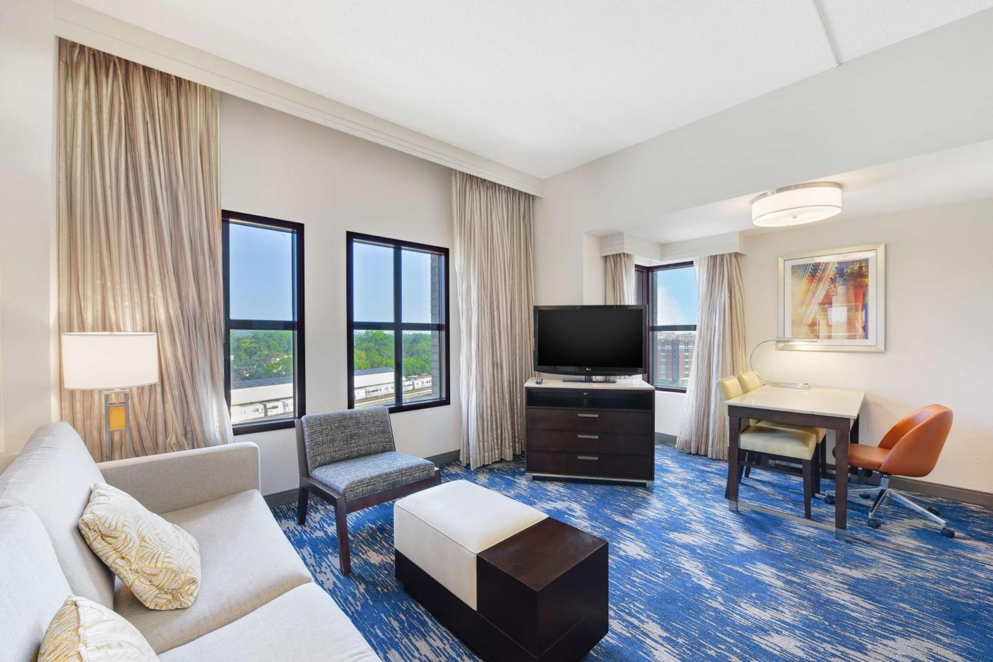 Embassy Suites By Hilton Alexandria Old Town Buitenkant foto