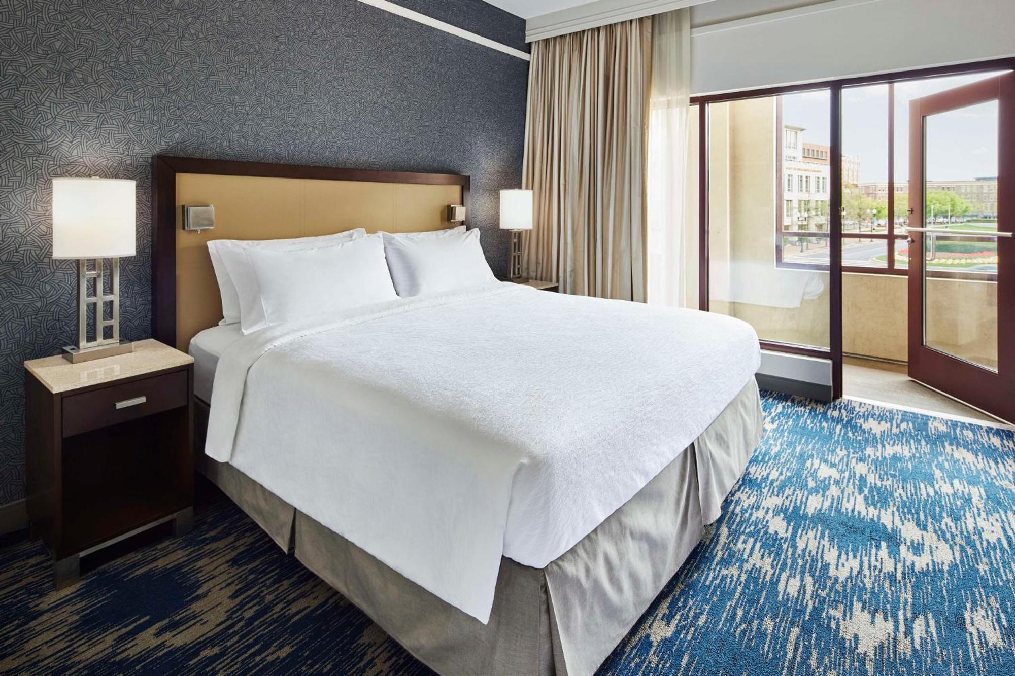Embassy Suites By Hilton Alexandria Old Town Buitenkant foto