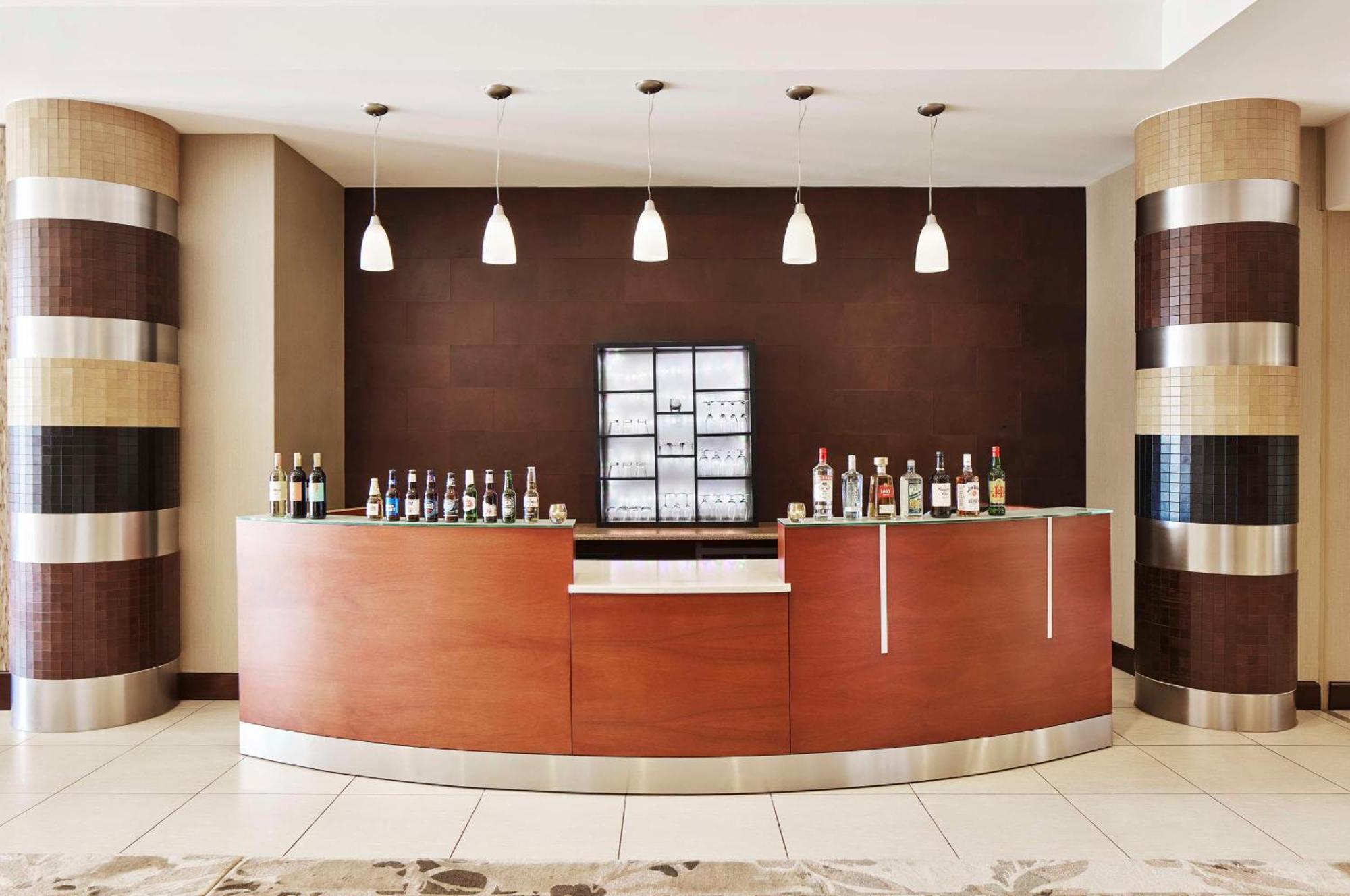 Embassy Suites By Hilton Alexandria Old Town Buitenkant foto